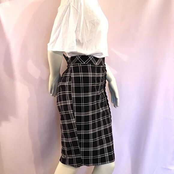 NWT Torrid Pencil Skirt - Picture 7 of 10